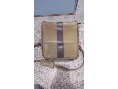 LOTE 563 - MÁQUINA DE ESCREVER ANTIGA FUNCIONANDO PERFEITAMENTE (NO ESTADO)