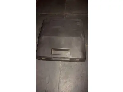LOTE 548 - MÁQUINA DE ESCREVER ANTIGA FUNCIONANDO PERFEITAMENTE (NO ESTADO)