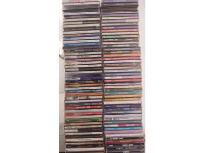 LOTE 631 - LOTE COM 424 CDS RAROS TRILHA SONORA DE NOVELAS RAROS ENTRE OUTROS (NO ESTADO)