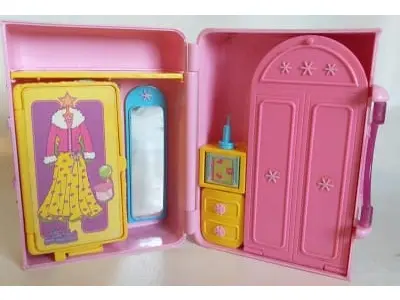 LOTE 661 - LOTE COM BRIQUEDOS DA QUARTO POLLY FASHION E AVIÃO DA POLLY POCKET MATTEL (NO ESTADO)