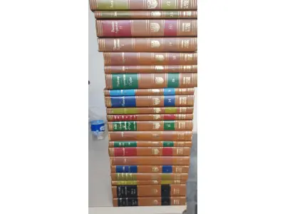 LOTE 642 - COLEÇÃO LIVROS GREAT BOOKS OF THE WESTERN WORLD - 54 VOLUMES (NO ESTADO)