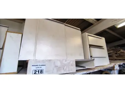 LOTE 218 - 01 LOTE COM ARMÁRIO EM MADEIRAS E GAVETAS (NO ESTADO)