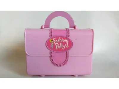 LOTE 661 - LOTE COM BRIQUEDOS DA QUARTO POLLY FASHION E AVIÃO DA POLLY POCKET MATTEL (NO ESTADO)