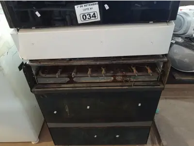 LOTE 034 - 02 FOGÕES A GÁS MARCAS E MODELOS DIVERSOS COM AVARIAS. (NO ESTADO) ATENÇÃO! FAZER A VISITAÇÃO ANTES DE ARREMATAR, NÃO SABEMOS SE FUNCIONA. LEILÃO NÃO TEM GARANTIA E NEM DEVOLUÇÃO, SUJEITO A POSSÍVEIS AVARIAS VISÍVEIS/OCULTAS E/OU AUSÊNCIA DE COMPONENTES.