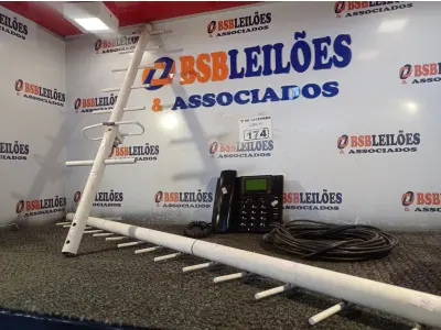 LOTE 174 - 01 KIT DE TELEFONE RURAL. (NO ESTADO) ATENÇÃO! FAZER A VISITAÇÃO ANTES DE ARREMATAR, NÃO SABEMOS SE FUNCIONA. LEILÃO NÃO TEM GARANTIA E NEM DEVOLUÇÃO, SUJEITO A POSSÍVEIS AVARIAS VISÍVEIS/OCULTAS E/OU AUSÊNCIA DE COMPONENTES.