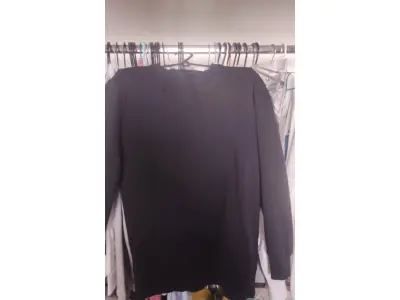 LOTE 677 - BLUSA ORIGINAL GIVENCHY PARIS PREÇO DE MERCADO R$5,000,00 TAMANHO M. (NO ESTADO)
