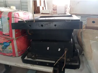 LOTE 109 - 02 LUMINÁRIAS DE PÁTIO. (NO ESTADO) ATENÇÃO! FAZER A VISITAÇÃO ANTES DE ARREMATAR, NÃO SABEMOS SE FUNCIONA. LEILÃO NÃO TEM GARANTIA E NEM DEVOLUÇÃO, SUJEITO A POSSÍVEIS AVARIAS VISÍVEIS/OCULTAS E/OU AUSÊNCIA DE COMPONENTES.