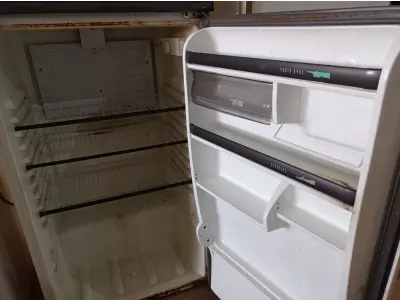LOTE 302 - 01 GELADEIRA MARCA CÔNSUL 220V. (NO ESTADO) ATENÇÃO! FAZER A VISITAÇÃO ANTES DE ARREMATAR, NÃO SABEMOS SE FUNCIONA. LEILÃO NÃO TEM GARANTIA E NEM DEVOLUÇÃO, SUJEITO A POSSÍVEIS AVARIAS VISÍVEIS/OCULTAS E/OU AUSÊNCIA DE COMPONENTES.