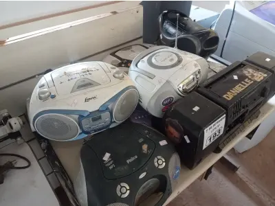 LOTE 193 - 10 APARELHOS DE SOM MARCAS E MODELOS DIVERSOS COM AVARIAS. (NO ESTADO) ATENÇÃO! FAZER A VISITAÇÃO ANTES DE ARREMATAR, NÃO SABEMOS SE FUNCIONA. LEILÃO NÃO TEM GARANTIA E NEM DEVOLUÇÃO, SUJEITO A POSSÍVEIS AVARIAS VISÍVEIS/OCULTAS E/OU AUSÊNCIA DE COMPONENTES.
