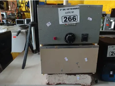 LOTE 266 - 01 BALANÇA DE POSTO DE SAÚDE E 02 BANHOS-MARIA. (NO ESTADO) ATENÇÃO! FAZER A VISITAÇÃO ANTES DE ARREMATAR, NÃO SABEMOS SE FUNCIONA. LEILÃO NÃO TEM GARANTIA E NEM DEVOLUÇÃO, SUJEITO A POSSÍVEIS AVARIAS VISÍVEIS/OCULTAS E/OU AUSÊNCIA DE COMPONENTES.