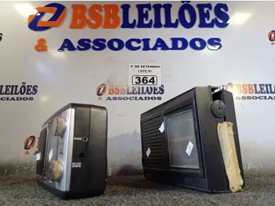LOTE 364 - 02 RÁDIOS DE ONDAS CURTAS. (NO ESTADO) ATENÇÃO! FAZER A VISITAÇÃO ANTES DE ARREMATAR, NÃO SABEMOS SE FUNCIONA. LEILÃO NÃO TEM GARANTIA E NEM DEVOLUÇÃO, SUJEITO A POSSÍVEIS AVARIAS VISÍVEIS/OCULTAS E/OU AUSÊNCIA DE COMPONENTES.