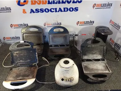 LOTE 319 - 04 SANDUICHEIRAS, 01 CAFETEIRA, 01 BASE E 01 COPO DE LIQUIDIFICADOR. (NO ESTADO) ATENÇÃO! FAZER A VISITAÇÃO ANTES DE ARREMATAR, NÃO SABEMOS SE FUNCIONA. LEILÃO NÃO TEM GARANTIA E NEM DEVOLUÇÃO, SUJEITO A POSSÍVEIS AVARIAS VISÍVEIS/OCULTAS E/OU AUSÊNCIA DE COMPONENTES.