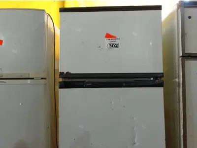 LOTE 302 - 01 GELADEIRA MARCA CÔNSUL 220V. (NO ESTADO) ATENÇÃO! FAZER A VISITAÇÃO ANTES DE ARREMATAR, NÃO SABEMOS SE FUNCIONA. LEILÃO NÃO TEM GARANTIA E NEM DEVOLUÇÃO, SUJEITO A POSSÍVEIS AVARIAS VISÍVEIS/OCULTAS E/OU AUSÊNCIA DE COMPONENTES.