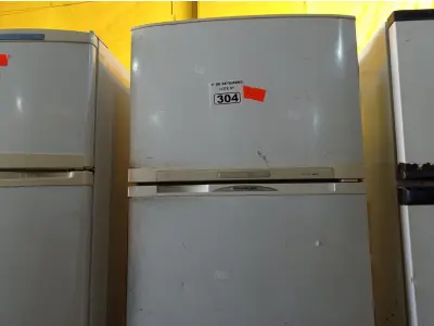 LOTE 304 - 01 GELADEIRA MARCA BRASTEMP 220V. (NO ESTADO) ATENÇÃO! FAZER A VISITAÇÃO ANTES DE ARREMATAR, NÃO SABEMOS SE FUNCIONA. LEILÃO NÃO TEM GARANTIA E NEM DEVOLUÇÃO, SUJEITO A POSSÍVEIS AVARIAS VISÍVEIS/OCULTAS E/OU AUSÊNCIA DE COMPONENTES.