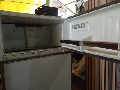 LOTE 301 - 01 GELADEIRA MARCA BRASTEMP 220V. (NO ESTADO) ATENÇÃO! FAZER A VISITAÇÃO ANTES DE ARREMATAR, NÃO SABEMOS SE FUNCIONA. LEILÃO NÃO TEM GARANTIA E NEM DEVOLUÇÃO, SUJEITO A POSSÍVEIS AVARIAS VISÍVEIS/OCULTAS E/OU AUSÊNCIA DE COMPONENTES.