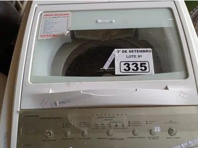 LOTE 335 - 01 MÁQUINA DE LAVAR ROUPAS MARCA BRASTEMP. (NO ESTADO) ATENÇÃO! FAZER A VISITAÇÃO ANTES DE ARREMATAR, NÃO SABEMOS SE FUNCIONA. LEILÃO NÃO TEM GARANTIA E NEM DEVOLUÇÃO, SUJEITO A POSSÍVEIS AVARIAS VISÍVEIS/OCULTAS E/OU AUSÊNCIA DE COMPONENTES.