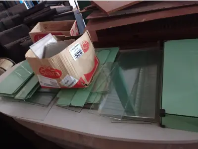 LOTE 526 - 01 ESTANTE DE VIDRO MODULAR DESMONTADA. (NO ESTADO) ATENÇÃO! FAZER A VISITAÇÃO ANTES DE ARREMATAR, NÃO SABEMOS SE FUNCIONA. LEILÃO NÃO TEM GARANTIA E NEM DEVOLUÇÃO, SUJEITO A POSSÍVEIS AVARIAS VISÍVEIS/OCULTAS E/OU AUSÊNCIA DE COMPONENTES.