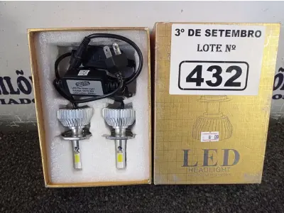 LOTE 432 - 01 PAR DE LÂMPADAS AUTOMOTIVA DE LED MODELO H4. (NO ESTADO) ATENÇÃO! FAZER A VISITAÇÃO ANTES DE ARREMATAR, NÃO SABEMOS SE FUNCIONA. LEILÃO NÃO TEM GARANTIA E NEM DEVOLUÇÃO, SUJEITO A POSSÍVEIS AVARIAS VISÍVEIS/OCULTAS E/OU AUSÊNCIA DE COMPONENTES.