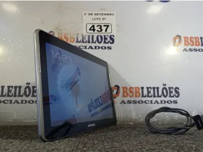 LOTE 437 - 01 TABLET SAMSUNG TAB2 10.1 COM CABO. (NO ESTADO) ATENÇÃO! FAZER A VISITAÇÃO ANTES DE ARREMATAR, NÃO SABEMOS SE FUNCIONA. LEILÃO NÃO TEM GARANTIA E NEM DEVOLUÇÃO, SUJEITO A POSSÍVEIS AVARIAS VISÍVEIS/OCULTAS E/OU AUSÊNCIA DE COMPONENTES.