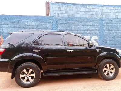 LOTE 527 - 01 I/TOYOTA HILUX SW4 SRV 4X4, ANO 2007, COR PRETA, DIESEL (NO ESTADO)