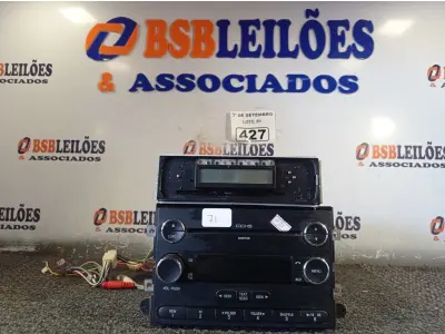LOTE 427 - 01 CENTRAL MULTIMÍDIA E 01 APARELHO DE SOM AUTOMOTIVO. (NO ESTADO) ATENÇÃO! FAZER A VISITAÇÃO ANTES DE ARREMATAR, NÃO SABEMOS SE FUNCIONA. LEILÃO NÃO TEM GARANTIA E NEM DEVOLUÇÃO, SUJEITO A POSSÍVEIS AVARIAS VISÍVEIS/OCULTAS E/OU AUSÊNCIA DE COMPONENTES.