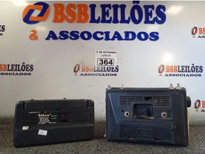 LOTE 364 - 02 RÁDIOS DE ONDAS CURTAS. (NO ESTADO) ATENÇÃO! FAZER A VISITAÇÃO ANTES DE ARREMATAR, NÃO SABEMOS SE FUNCIONA. LEILÃO NÃO TEM GARANTIA E NEM DEVOLUÇÃO, SUJEITO A POSSÍVEIS AVARIAS VISÍVEIS/OCULTAS E/OU AUSÊNCIA DE COMPONENTES.