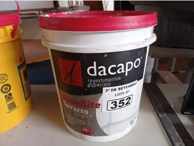 LOTE 352 - 01 BALDE DE CIMENTO QUEIMADO DACAPÓ 25KG. (NO ESTADO) ATENÇÃO! FAZER A VISITAÇÃO ANTES DE ARREMATAR, NÃO SABEMOS SE FUNCIONA. LEILÃO NÃO TEM GARANTIA E NEM DEVOLUÇÃO, SUJEITO A POSSÍVEIS AVARIAS VISÍVEIS/OCULTAS E/OU AUSÊNCIA DE COMPONENTES.