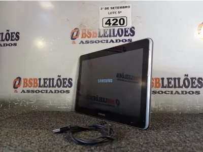 LOTE 420 - 01 TABLET SAMSUNG TAB2 10.1 COM CABO. (NO ESTADO) ATENÇÃO! FAZER A VISITAÇÃO ANTES DE ARREMATAR, NÃO SABEMOS SE FUNCIONA. LEILÃO NÃO TEM GARANTIA E NEM DEVOLUÇÃO, SUJEITO A POSSÍVEIS AVARIAS VISÍVEIS/OCULTAS E/OU AUSÊNCIA DE COMPONENTES.