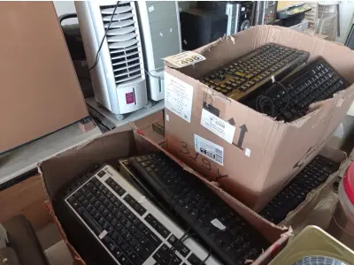 LOTE 498 - 01 LOTE COM GRANDE QUANTIDADE DE TECLADOS PARA PC MARCAS E MODELOS DIVERSOS. (NO ESTADO) ATENÇÃO! FAZER A VISITAÇÃO ANTES DE ARREMATAR, NÃO SABEMOS SE FUNCIONA. LEILÃO NÃO TEM GARANTIA E NEM DEVOLUÇÃO, SUJEITO A POSSÍVEIS AVARIAS VISÍVEIS/OCULTAS E/OU AUSÊNCIA DE COMPONENTES.