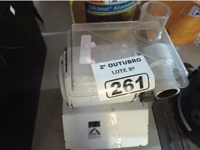 LOTE 261 - 01 MOEDOR DE CARNE INCOMPLETO. (NO ESTADO) ATENÇÃO! FAZER A VISITAÇÃO ANTES DE ARREMATAR, NÃO SABEMOS SE FUNCIONA. LEILÃO NÃO TEM GARANTIA E NEM DEVOLUÇÃO, SUJEITO A POSSÍVEIS AVARIAS VISÍVEIS/OCULTAS E/OU AUSÊNCIA DE COMPONENTES.