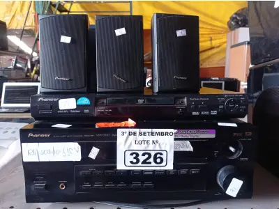LOTE 326 - 01 DVD HOME THEATER E 01 RECEIVER MARCAS PIONEER AMBOS 120V. (NO ESTADO) ATENÇÃO! FAZER A VISITAÇÃO ANTES DE ARREMATAR, NÃO SABEMOS SE FUNCIONA. LEILÃO NÃO TEM GARANTIA E NEM DEVOLUÇÃO, SUJEITO A POSSÍVEIS AVARIAS VISÍVEIS/OCULTAS E/OU AUSÊNCIA DE COMPONENTES.