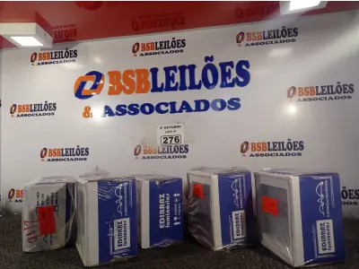 LOTE 276 - 05 LUMINÁRIAS DE EMBUTIR. (NO ESTADO) ATENÇÃO! FAZER A VISITAÇÃO ANTES DE ARREMATAR, NÃO SABEMOS SE FUNCIONA. LEILÃO NÃO TEM GARANTIA E NEM DEVOLUÇÃO, SUJEITO A POSSÍVEIS AVARIAS VISÍVEIS/OCULTAS E/OU AUSÊNCIA DE COMPONENTES.