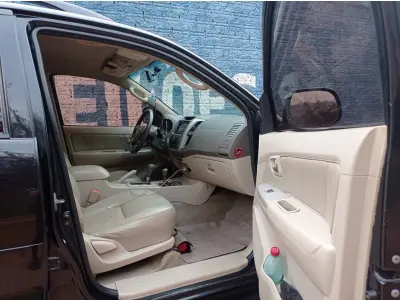 LOTE 527 - 01 I/TOYOTA HILUX SW4 SRV 4X4, ANO 2007, COR PRETA, DIESEL (NO ESTADO)