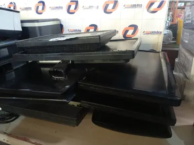 LOTE 279 - 08 MONITORES MARCAS E MODELOS DIVERSOS PARA RETIRADA DE PEÇAS. (NO ESTADO) ATENÇÃO! FAZER A VISITAÇÃO ANTES DE ARREMATAR, NÃO SABEMOS SE FUNCIONA. LEILÃO NÃO TEM GARANTIA E NEM DEVOLUÇÃO, SUJEITO A POSSÍVEIS AVARIAS VISÍVEIS/OCULTAS E/OU AUSÊNCIA DE COMPONENTES.