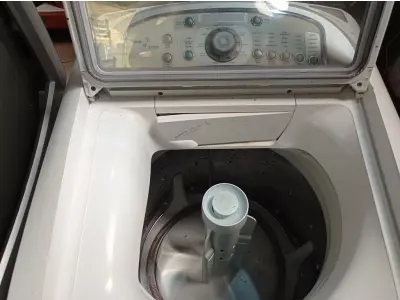 LOTE 185 - 01 LAVA SECA MARCA ELECTROLUX CAPACIDADE 12KG 220V. (NO ESTADO) ATENÇÃO! FAZER A VISITAÇÃO ANTES DE ARREMATAR, NÃO SABEMOS SE FUNCIONA. LEILÃO NÃO TEM GARANTIA E NEM DEVOLUÇÃO, SUJEITO A POSSÍVEIS AVARIAS VISÍVEIS/OCULTAS E/OU AUSÊNCIA DE COMPONENTES.