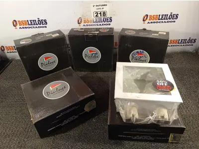 LOTE 218 - 05 LUMINÁRIAS DE EMBUTIR 20X20 5380 PIULUCECE. (NO ESTADO) ATENÇÃO! FAZER A VISITAÇÃO ANTES DE ARREMATAR, NÃO SABEMOS SE FUNCIONA. LEILÃO NÃO TEM GARANTIA E NEM DEVOLUÇÃO, SUJEITO A POSSÍVEIS AVARIAS VISÍVEIS/OCULTAS E/OU AUSÊNCIA DE COMPONENTES.