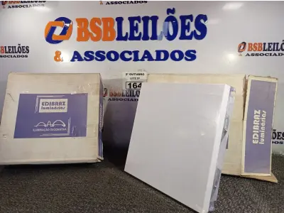 LOTE 164 - 02 LUMINÁRIAS DE EMBUTIR MARCAS EDIBRAZ. (NO ESTADO) ATENÇÃO! FAZER A VISITAÇÃO ANTES DE ARREMATAR, NÃO SABEMOS SE FUNCIONA. LEILÃO NÃO TEM GARANTIA E NEM DEVOLUÇÃO, SUJEITO A POSSÍVEIS AVARIAS VISÍVEIS/OCULTAS E/OU AUSÊNCIA DE COMPONENTES.