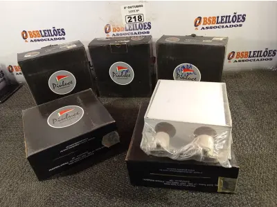 LOTE 218 - 05 LUMINÁRIAS DE EMBUTIR 20X20 5380 PIULUCECE. (NO ESTADO) ATENÇÃO! FAZER A VISITAÇÃO ANTES DE ARREMATAR, NÃO SABEMOS SE FUNCIONA. LEILÃO NÃO TEM GARANTIA E NEM DEVOLUÇÃO, SUJEITO A POSSÍVEIS AVARIAS VISÍVEIS/OCULTAS E/OU AUSÊNCIA DE COMPONENTES.