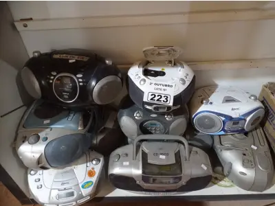 LOTE 223 - 10 APARELHOS DE SOM MARCAS E MODELOS DIVERSOS. (NO ESTADO) ATENÇÃO! FAZER A VISITAÇÃO ANTES DE ARREMATAR, NÃO SABEMOS SE FUNCIONA. LEILÃO NÃO TEM GARANTIA E NEM DEVOLUÇÃO, SUJEITO A POSSÍVEIS AVARIAS VISÍVEIS/OCULTAS E/OU AUSÊNCIA DE COMPONENTES.