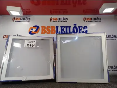 LOTE 219 - 02 LUMINÁRIAS DE EMBUTIR MARCAS EDIBRAZ. (NO ESTADO) ATENÇÃO! FAZER A VISITAÇÃO ANTES DE ARREMATAR, NÃO SABEMOS SE FUNCIONA. LEILÃO NÃO TEM GARANTIA E NEM DEVOLUÇÃO, SUJEITO A POSSÍVEIS AVARIAS VISÍVEIS/OCULTAS E/OU AUSÊNCIA DE COMPONENTES.