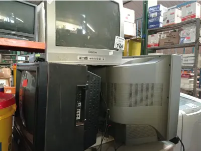 LOTE 186 - 03 TV’S DE TUBO MARCAS E MODELOS DIVERSOS PARA RETIRADA DE PEÇAS. (NO ESTADO) ATENÇÃO! FAZER A VISITAÇÃO ANTES DE ARREMATAR, NÃO SABEMOS SE FUNCIONA. LEILÃO NÃO TEM GARANTIA E NEM DEVOLUÇÃO, SUJEITO A POSSÍVEIS AVARIAS VISÍVEIS/OCULTAS E/OU AUSÊNCIA DE COMPONENTES.