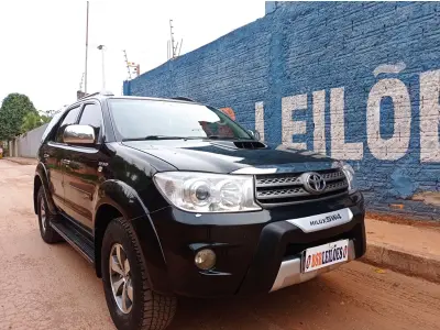 LOTE 527 - 01 I/TOYOTA HILUX SW4 SRV 4X4, ANO 2007, COR PRETA, DIESEL (NO ESTADO)