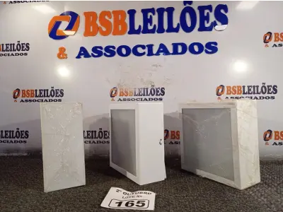LOTE 165 - 03 LUMINÁRIAS DE SOBREPOR. (NO ESTADO) ATENÇÃO! FAZER A VISITAÇÃO ANTES DE ARREMATAR, NÃO SABEMOS SE FUNCIONA. LEILÃO NÃO TEM GARANTIA E NEM DEVOLUÇÃO, SUJEITO A POSSÍVEIS AVARIAS VISÍVEIS/OCULTAS E/OU AUSÊNCIA DE COMPONENTES.
