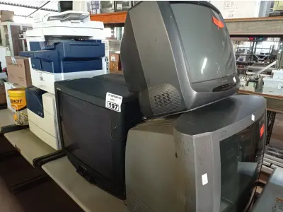 LOTE 197 - 03 TV’S DE TUBO MARCAS E MODELOS DIVERSOS PARA RETIRADA DE PEÇAS. (NO ESTADO) ATENÇÃO! FAZER A VISITAÇÃO ANTES DE ARREMATAR, NÃO SABEMOS SE FUNCIONA. LEILÃO NÃO TEM GARANTIA E NEM DEVOLUÇÃO, SUJEITO A POSSÍVEIS AVARIAS VISÍVEIS/OCULTAS E/OU AUSÊNCIA DE COMPONENTES.