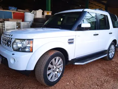 LOTE 506 - 01 I/LAND ROVER DISCOVERY 4 3.0 SE , DIESEL, COR BRANCA, ANO 2011/2012 (BLINDADA) (NO ESTADO)