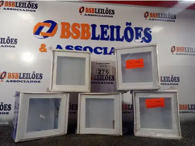 LOTE 276 - 05 LUMINÁRIAS DE EMBUTIR. (NO ESTADO) ATENÇÃO! FAZER A VISITAÇÃO ANTES DE ARREMATAR, NÃO SABEMOS SE FUNCIONA. LEILÃO NÃO TEM GARANTIA E NEM DEVOLUÇÃO, SUJEITO A POSSÍVEIS AVARIAS VISÍVEIS/OCULTAS E/OU AUSÊNCIA DE COMPONENTES.