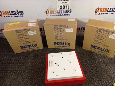 LOTE 201 - 04 PLAFONS DE SOBREPOR 20X20 INCOLUSTRE. (NO ESTADO) ATENÇÃO! FAZER A VISITAÇÃO ANTES DE ARREMATAR, NÃO SABEMOS SE FUNCIONA. LEILÃO NÃO TEM GARANTIA E NEM DEVOLUÇÃO, SUJEITO A POSSÍVEIS AVARIAS VISÍVEIS/OCULTAS E/OU AUSÊNCIA DE COMPONENTES.