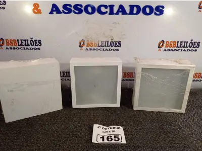 LOTE 165 - 03 LUMINÁRIAS DE SOBREPOR. (NO ESTADO) ATENÇÃO! FAZER A VISITAÇÃO ANTES DE ARREMATAR, NÃO SABEMOS SE FUNCIONA. LEILÃO NÃO TEM GARANTIA E NEM DEVOLUÇÃO, SUJEITO A POSSÍVEIS AVARIAS VISÍVEIS/OCULTAS E/OU AUSÊNCIA DE COMPONENTES.