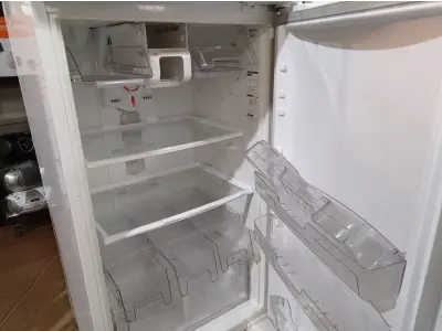 LOTE 243 - 01 GELADEIRA FROST FREE MARCA BRASTEMP 220V. (NO ESTADO) ATENÇÃO! FAZER A VISITAÇÃO ANTES DE ARREMATAR, NÃO SABEMOS SE FUNCIONA. LEILÃO NÃO TEM GARANTIA E NEM DEVOLUÇÃO, SUJEITO A POSSÍVEIS AVARIAS VISÍVEIS/OCULTAS E/OU AUSÊNCIA DE COMPONENTES.