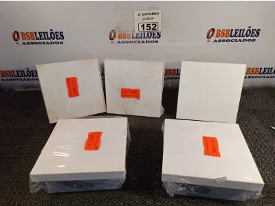 LOTE 152 - 05 LUMINÁRIAS DE EMBUTIR MARCAS EDIBRAZ. (NO ESTADO) ATENÇÃO! FAZER A VISITAÇÃO ANTES DE ARREMATAR, NÃO SABEMOS SE FUNCIONA. LEILÃO NÃO TEM GARANTIA E NEM DEVOLUÇÃO, SUJEITO A POSSÍVEIS AVARIAS VISÍVEIS/OCULTAS E/OU AUSÊNCIA DE COMPONENTES.
